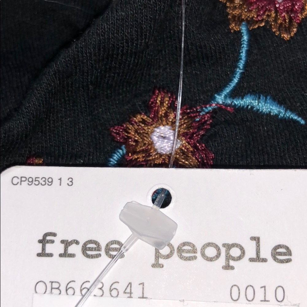 FREE PEOPLE BLACK PUFFER SLEEVE EMBROIDERED TOP M - Picture 5 of 6
